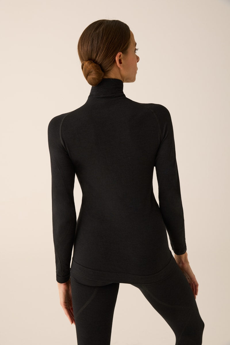 115 - SEAMLESS MERINO WOOL TURTLENECK SWEATER