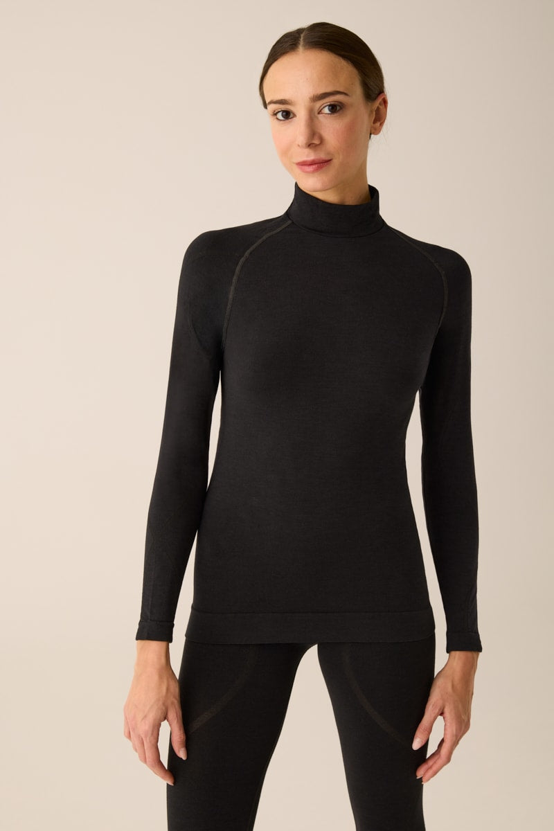 115 - SEAMLESS MERINO WOOL TURTLENECK SWEATER