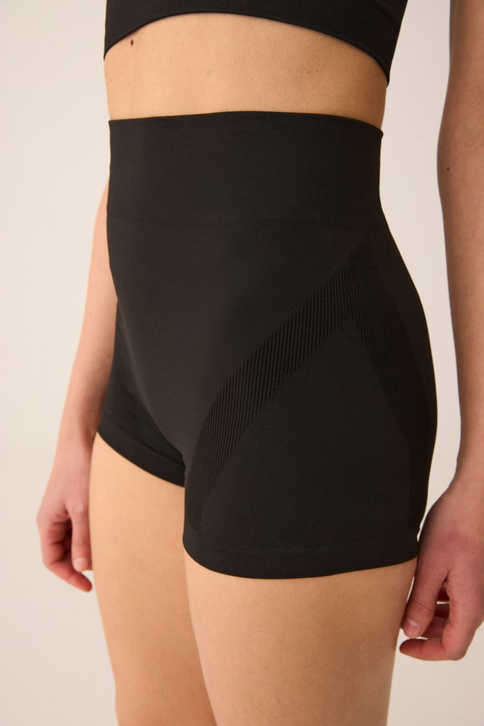 66 - HIGH WAIST SHORTS WITH LUMBAR SUPPORT