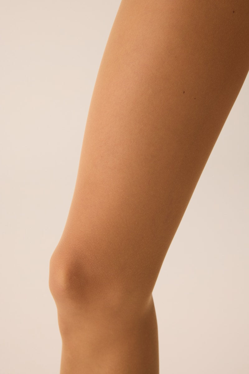 847 - 20 DEN SILKY EFFECT THONG-FLOPS TIGHTS