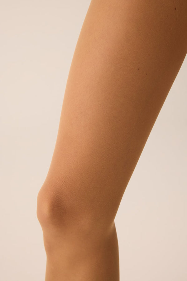 847 - 20 DEN SILKY EFFECT THONG-FLOPS TIGHTS