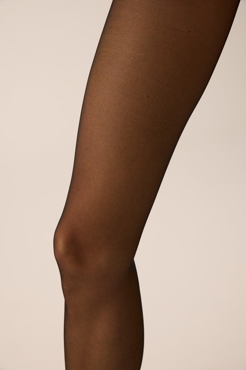 847 - 20 DEN SILKY EFFECT THONG-FLOPS TIGHTS