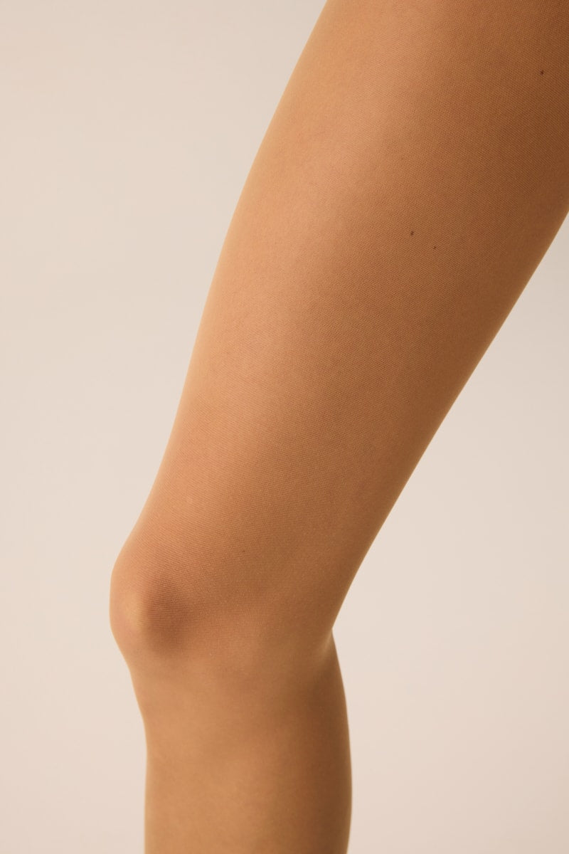 847 - 20 DEN SILKY EFFECT THONG-FLOPS TIGHTS